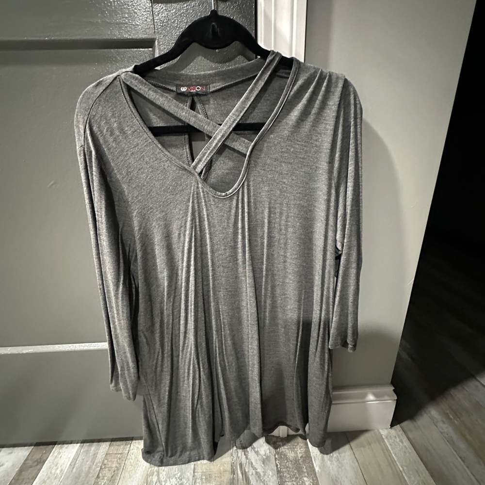 Vision Sz. Large criss cross neck,keyhole back,3/4 sleeves.Great with leggings.